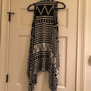 Kensie Sweaters - Cardigan with Greek Key and Graphic Design Kensie Sweaters - Cardigan with Greek Key and Graphic Design